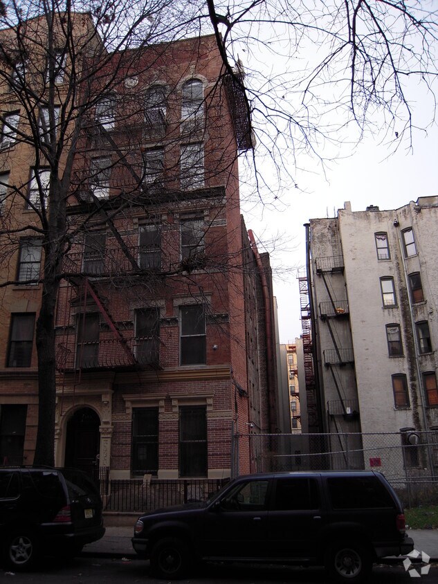 Building Photo - 303 W 149th St