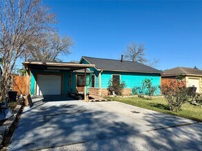 Building Photo - 506 Ogilvie St