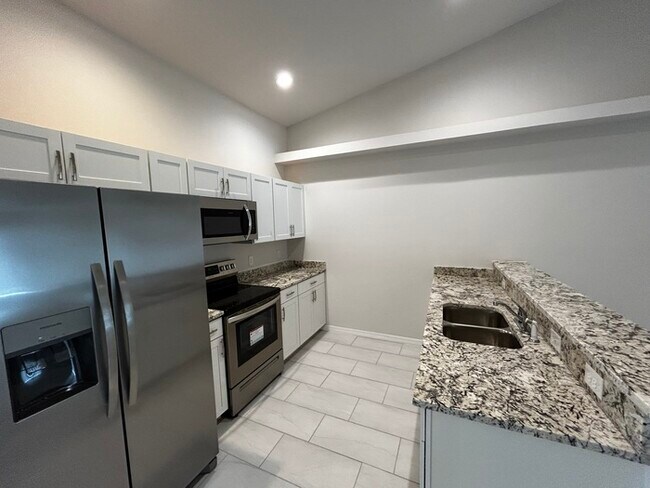 Building Photo - SW Cape Coral Duplex Unit