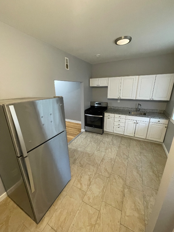 Foto del edificio - 2118 E 68th St