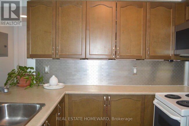 Building Photo - 2121 Lake Shore Blvd W