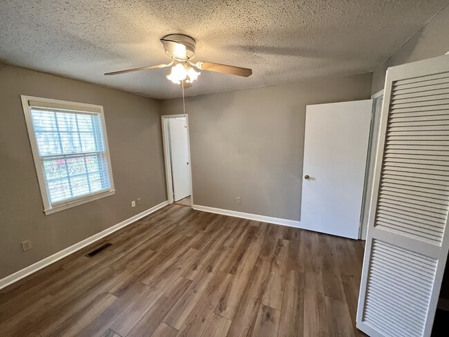 Foto del edificio - 15411 Rise St