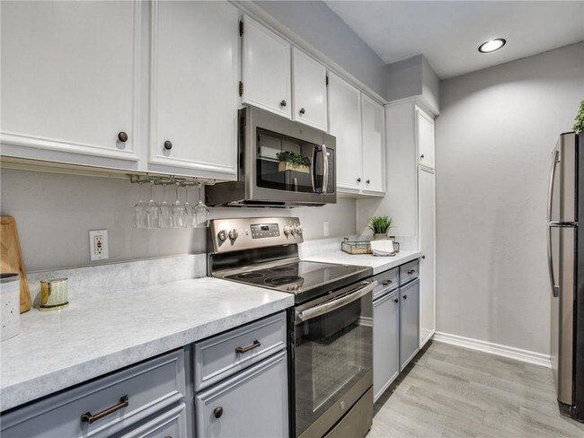 Foto del edificio - 10534 Stone Canyon Rd
