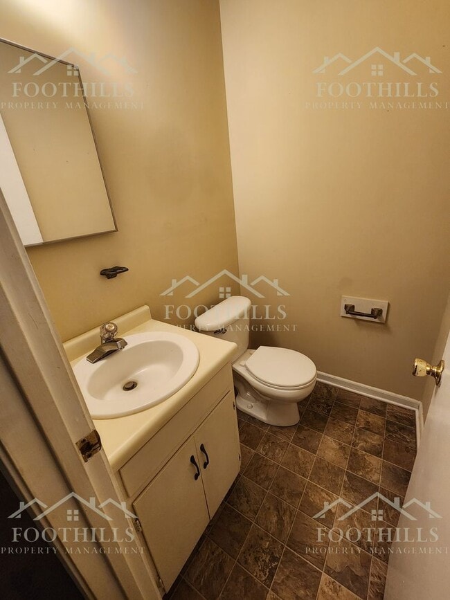 Building Photo - 3-Bed Home with Open Floor Plan and Carport