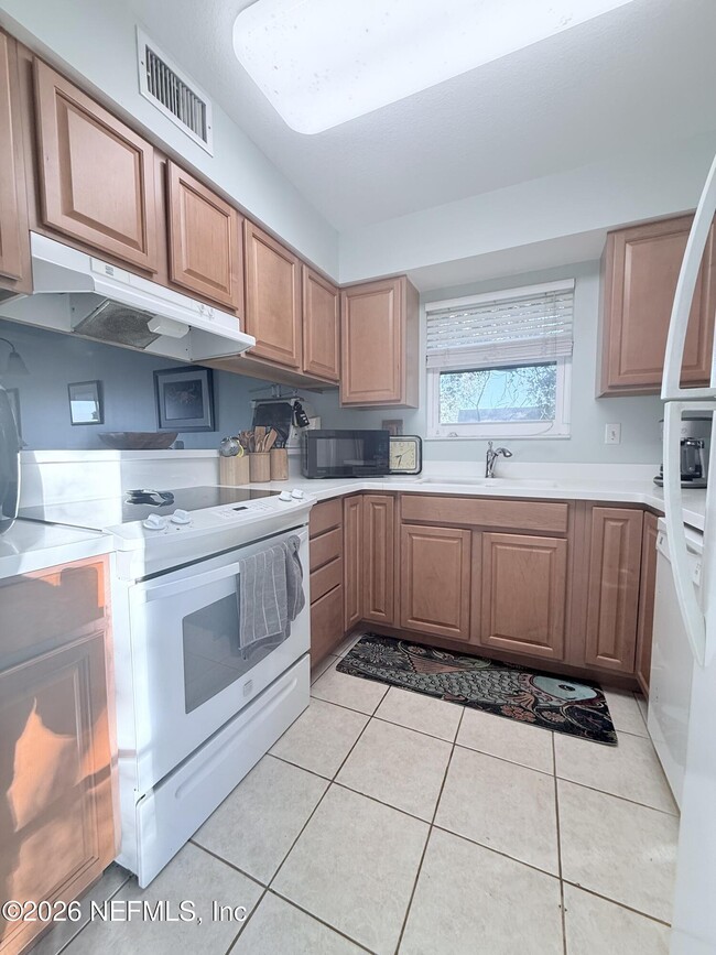 Building Photo - 131 Rio Del Mar St