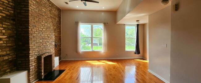 Building Photo - 4609 S Vincennes Ave