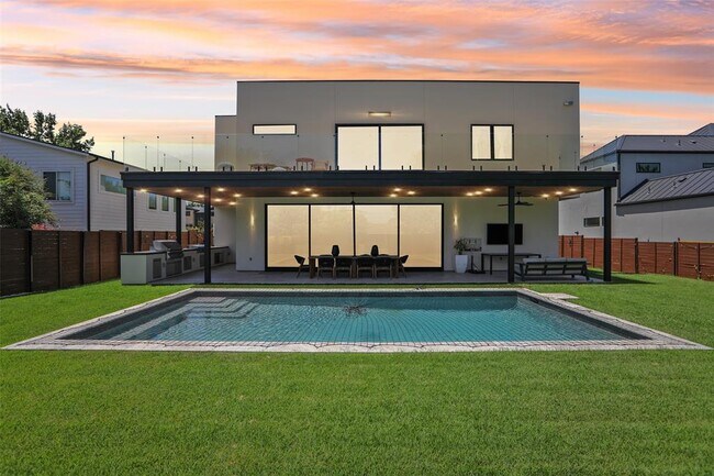 Building Photo - 2010 Meadowridge Dr