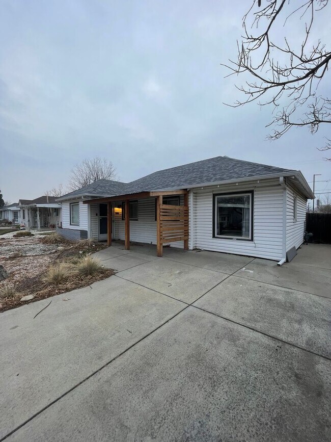 Foto del edificio - Charming Updated Ranch with Smart Features...