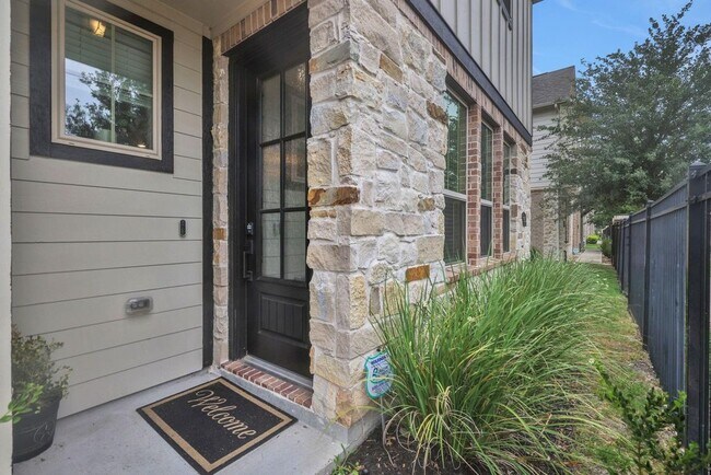 Foto del edificio - 9455 Towne Lake Pkwy