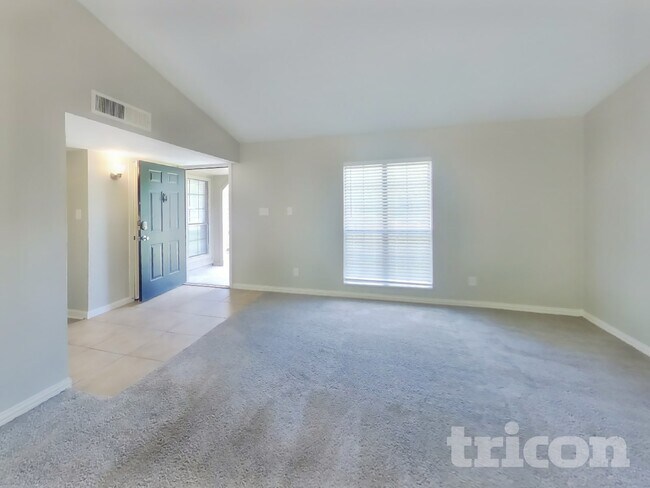 Building Photo - 405 Magnolia Dr