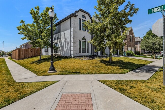 Building Photo - 14020 Sparrow Hill Dr