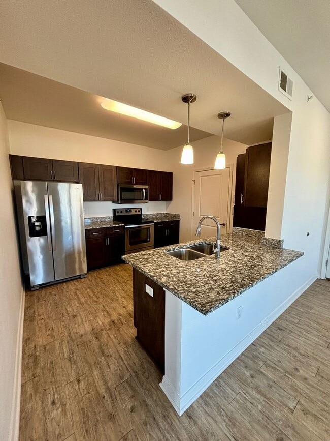 Building Photo - Renaissance Pointe