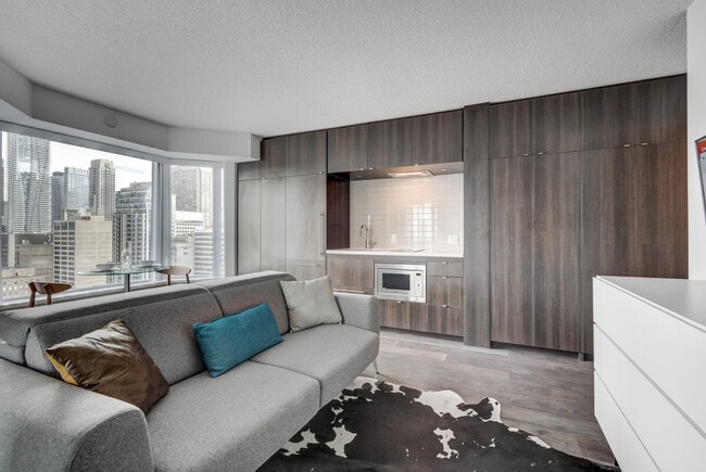 Building Photo - 155 Yorkville Ave