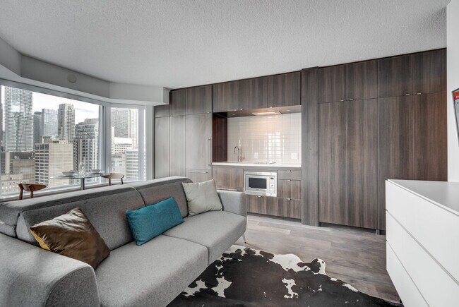 Photo du bâtiment - 155 Yorkville Ave