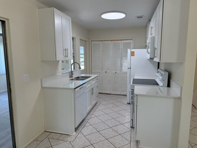 Cocina 1 - 209 Phoenetia Dr