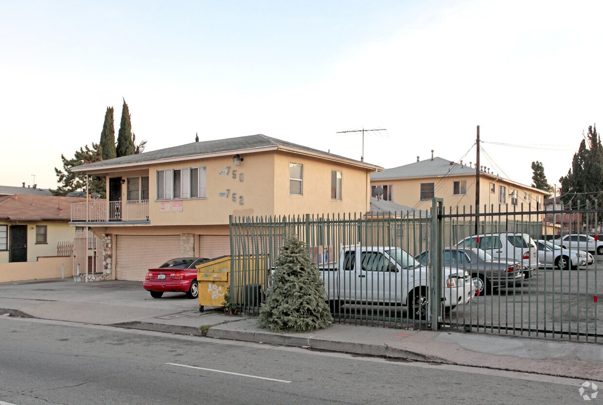 Foto del edificio - 750 Imperial Hwy