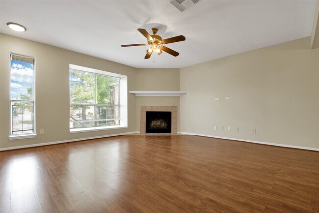 Foto del edificio - 2203 Place Rebecca Ln