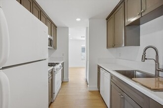 Building Photo - 1040 W 165th Pl