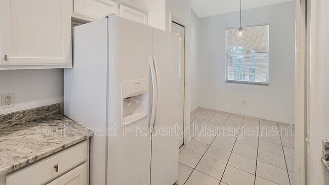 Foto del edificio - 819 Fairwaycove Ln