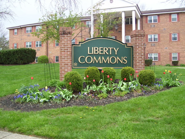 Nuestro hermoso complejo - Liberty Commons 62 or Older or Disabled