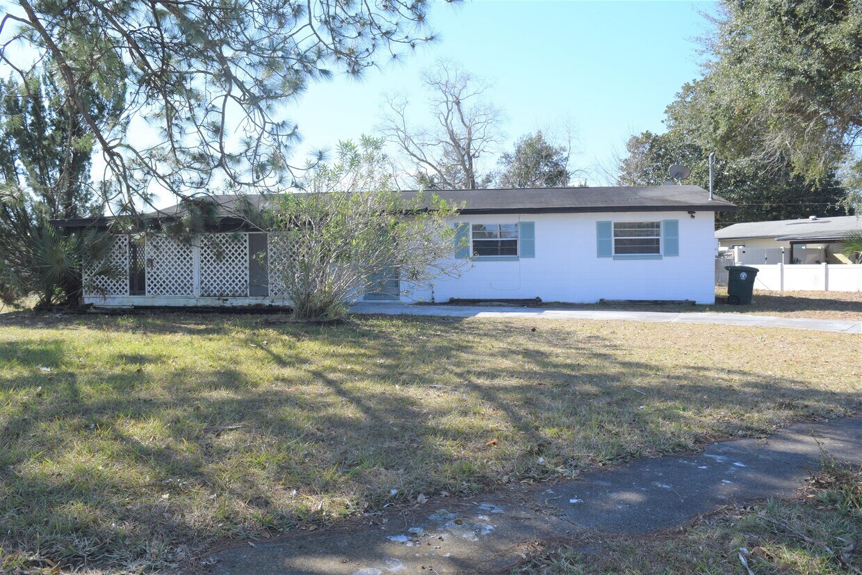 Foto principal - 10832 Luana Dr N