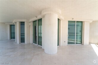 Building Photo - 2877 Paradise Rd
