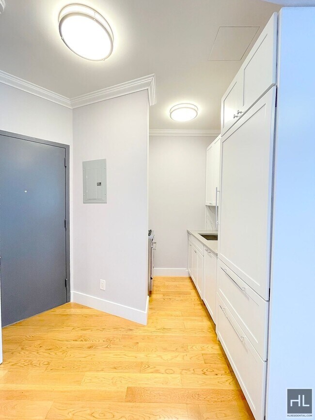 Foto del edificio - 1 bedroom 1 bathroom with laundry in unit.