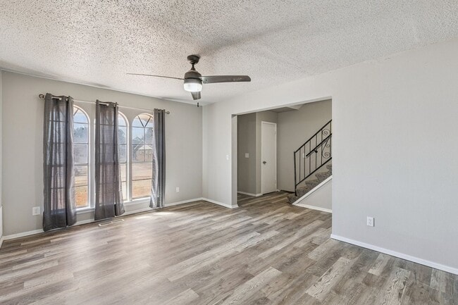 Building Photo - spacious newly remodeled 4 bed, 2.5 bath h...