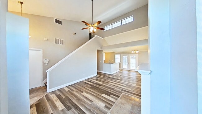 Building Photo - 4001 SW Rolling Hills Dr