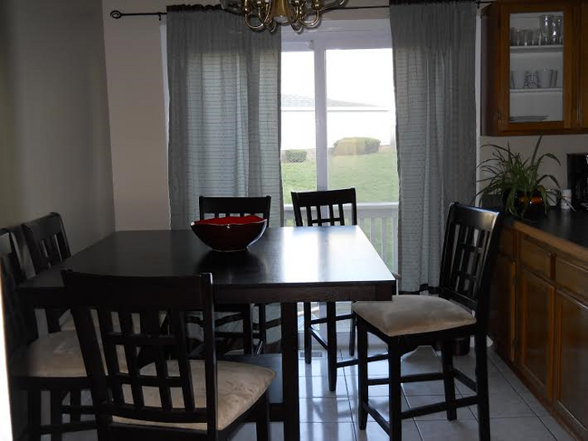 Dining area - 229 Branford Rd