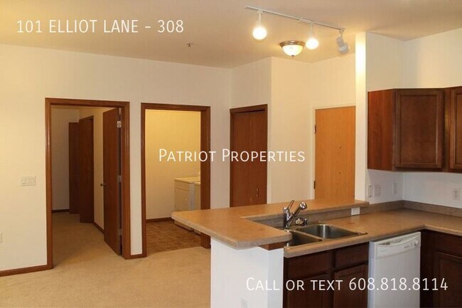 Foto del edificio - 2 bedroom/ 2.5 bath apartment in Oregon, WI