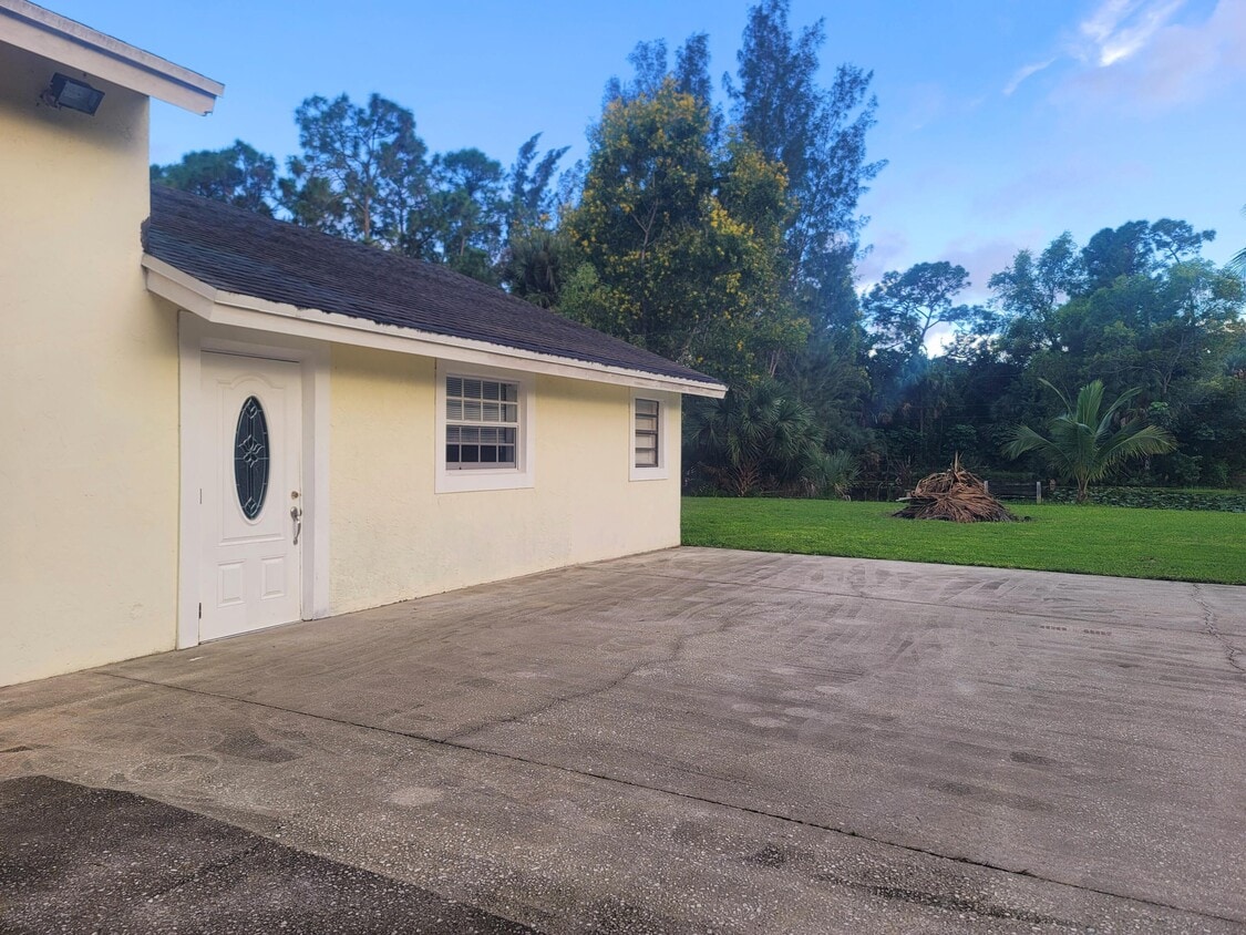 Foto principal - 15664 N Rd