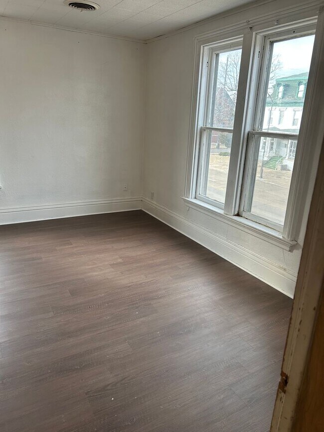 Foto del edificio - 230 E Chestnut St