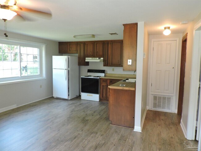 Building Photo - 2701 Eureka Ln