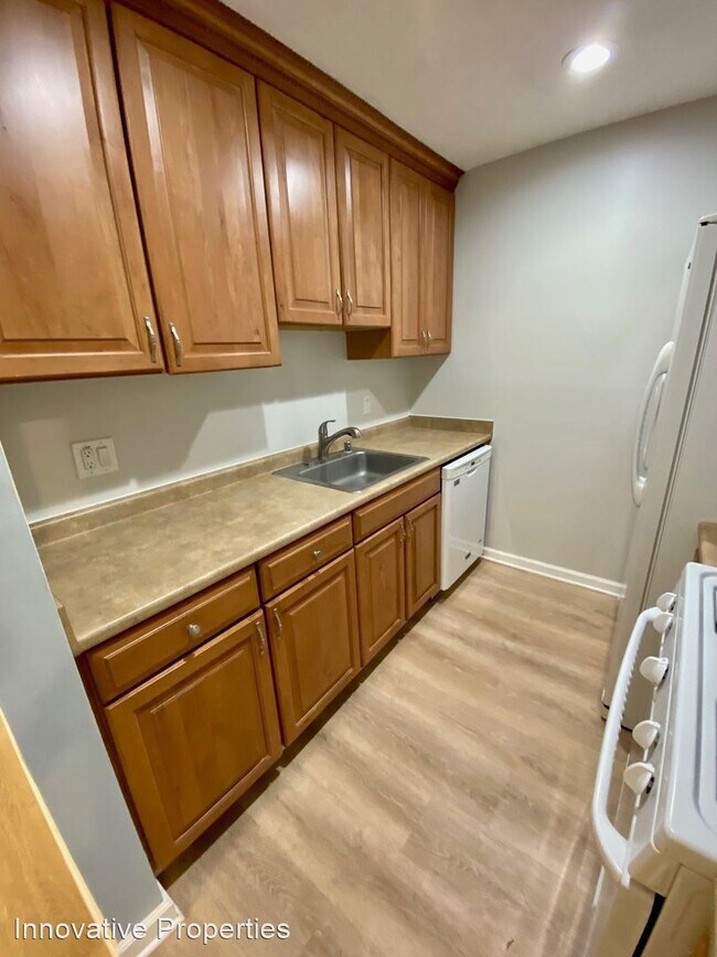 Building Photo - 2 br, 1 bath House - 118 Mountain Road #3C