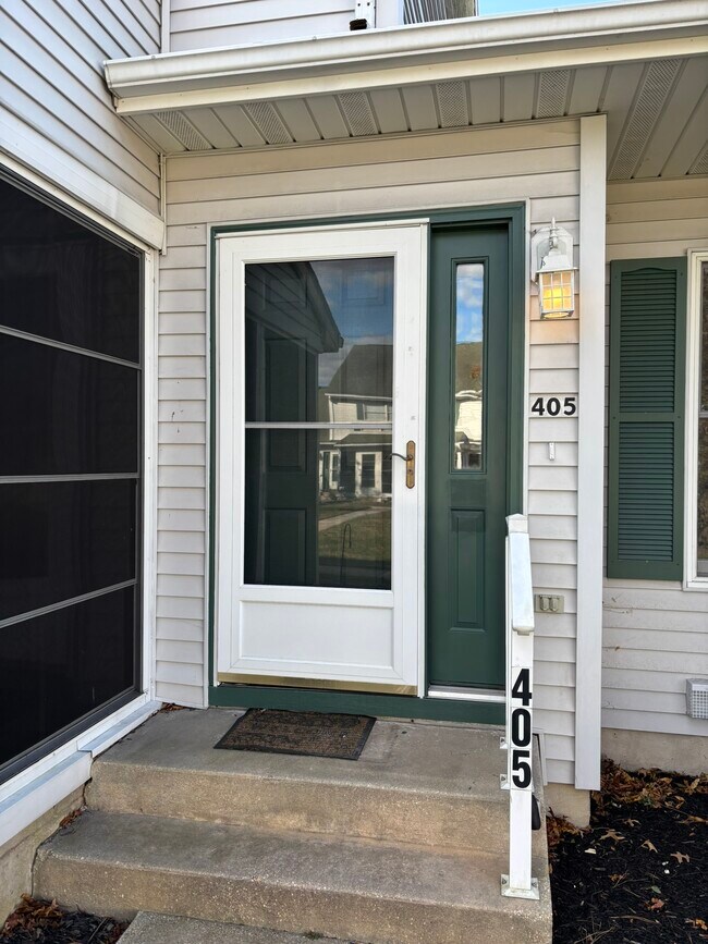 Puerta principal - 405 Franklin St