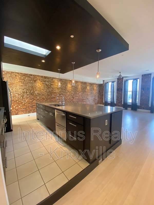 Foto del edificio - 106 W Summit Hill Dr SW