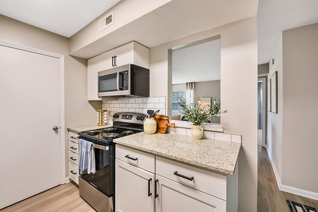 Building Photo - The Retreat at Concord Apartments