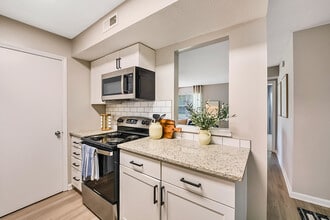 Building Photo - The Retreat at Concord Apartments