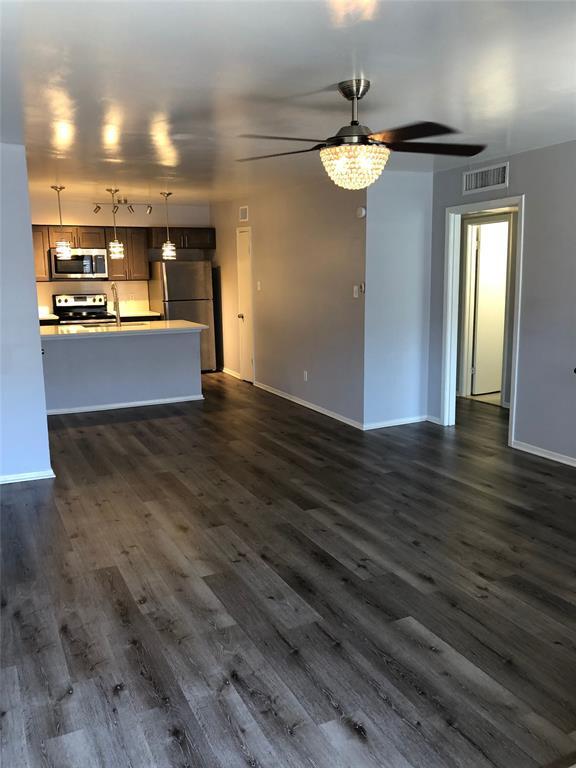 Foto del edificio - 2015 Bennett Ave