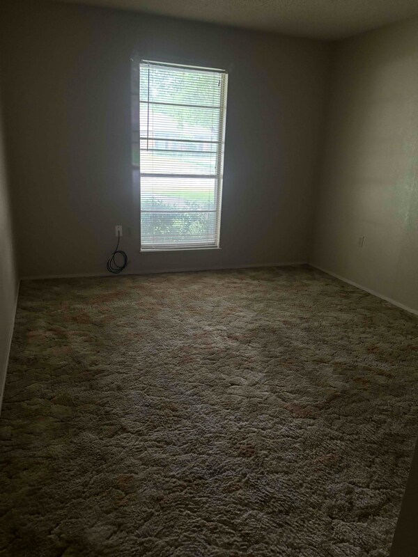 Building Photo - 5605 Lake Haven Dr