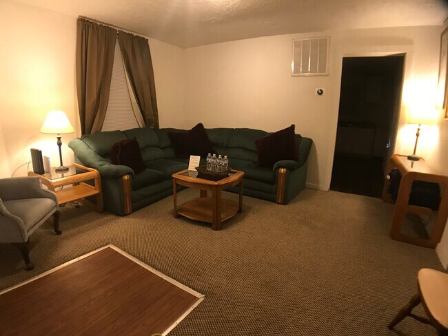 Foto del edificio - 1734 Olive St