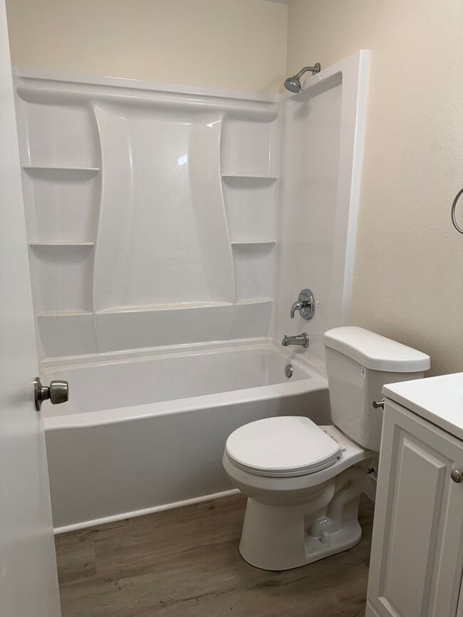 Foto del edificio - Fully Renovated 2 bedroom 1 Bath Condo