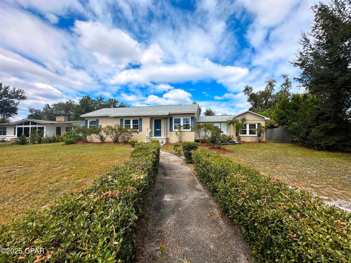 Foto principal - 1215 Dewitt St
