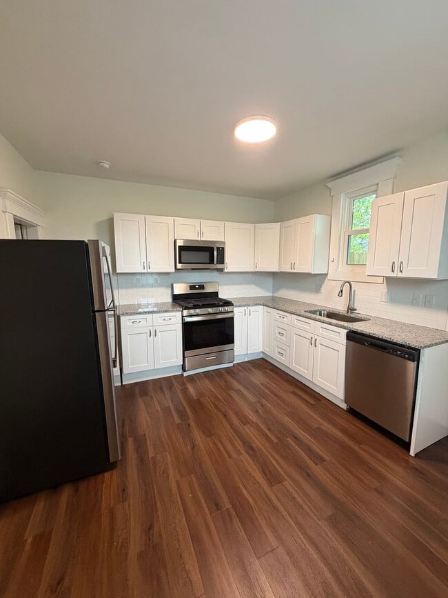 Foto del edificio - Spacious 3 Bed | 1.5 Bath – Prime Clintonv...