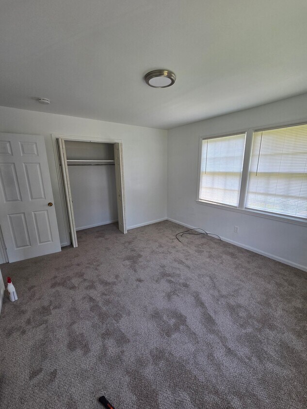Building Photo - 2114 Apple Valley Rd