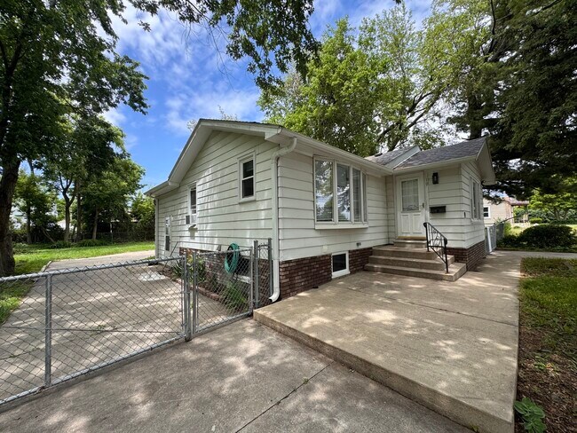 Building Photo - 19 Stryker Ave