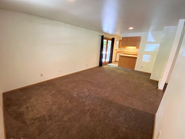 Building Photo - 3 Bed, 2 Bath 1 block from CWU
