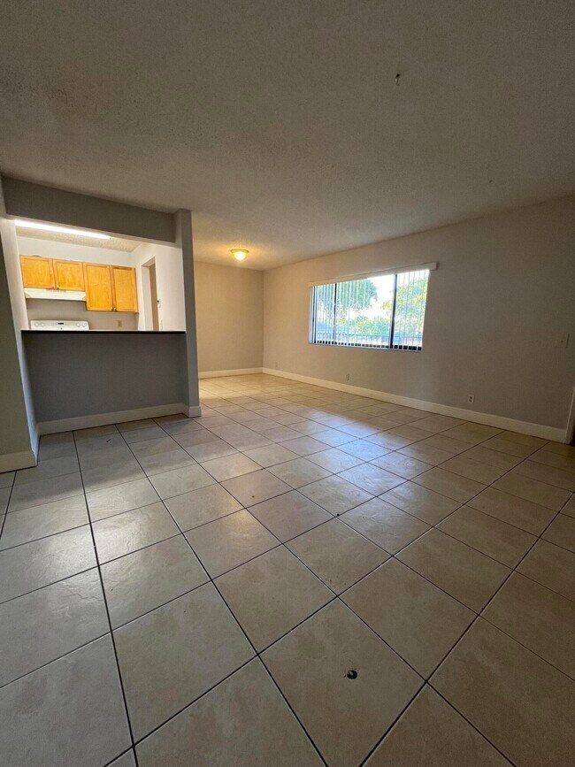 Foto del edificio - 814 Meadows Cir