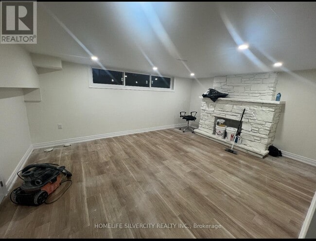 Building Photo - 5 Caddy Dr